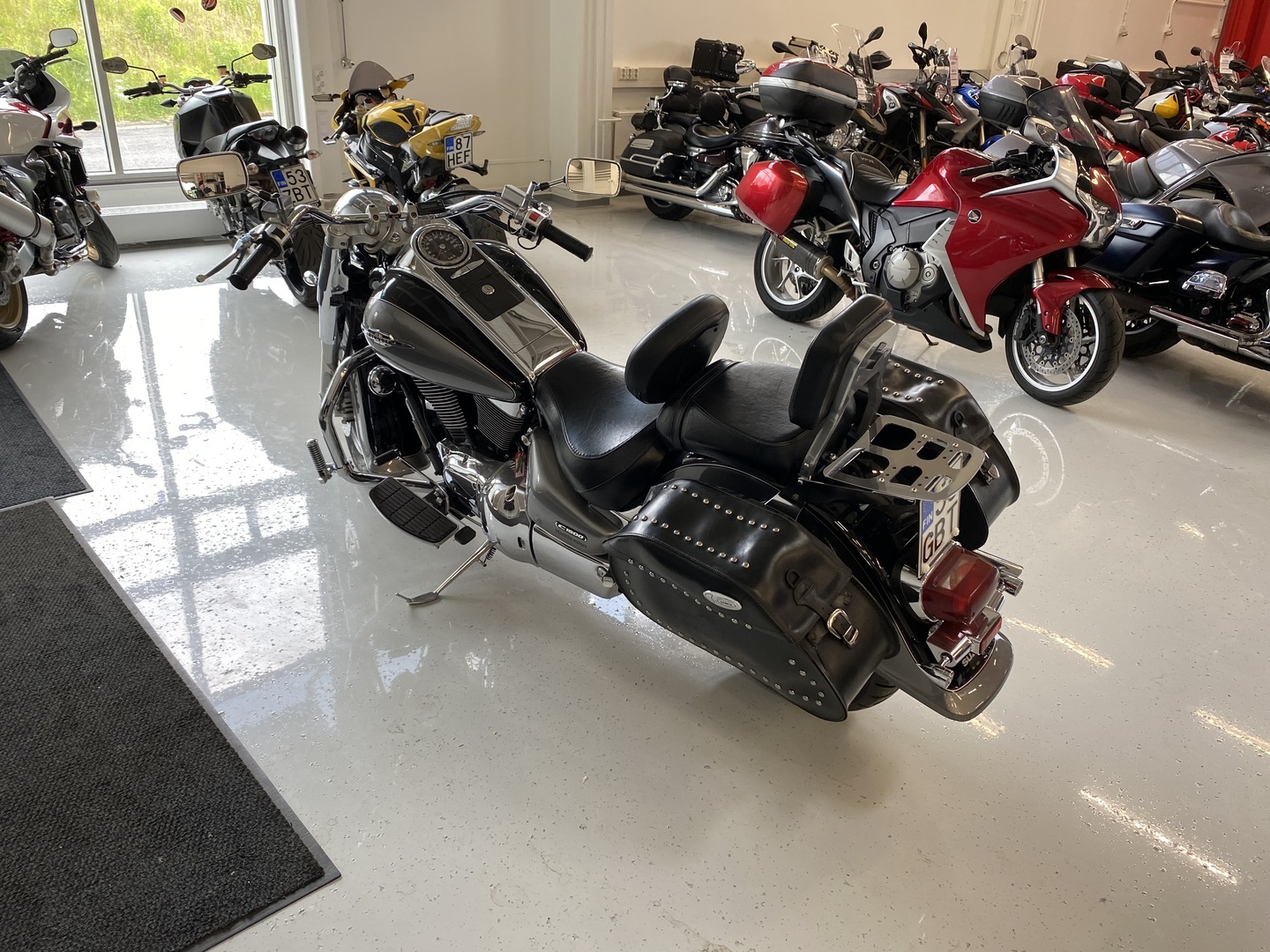 Suzuki - VL - 1500 Intruder LC // Juuri saapunut! / Sissybar / Laukut / Raudat // - Moottoripyörä