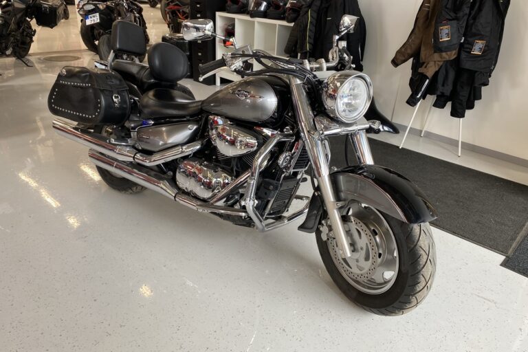 Suzuki - VL - 1500 Intruder LC // Juuri saapunut! / Sissybar / Laukut / Raudat // - Moottoripyörä