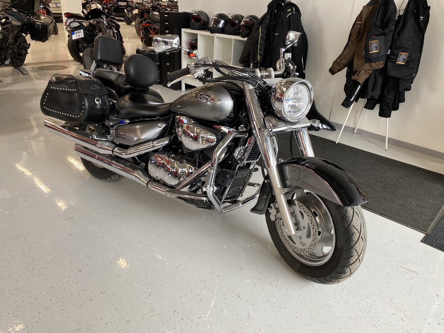 Suzuki - VL - 1500 Intruder LC // Juuri saapunut! / Sissybar / Laukut / Raudat // - Moottoripyörä