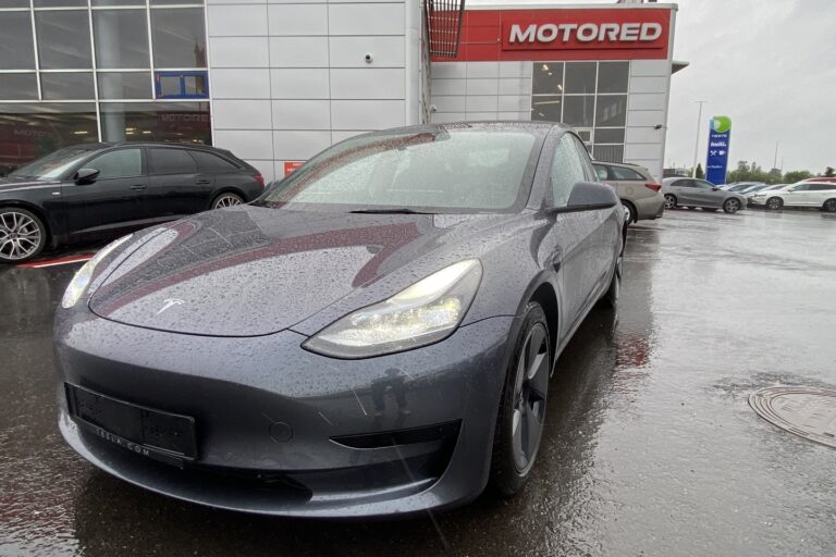 Tesla - Model 3 - Standard Range Plus - Sedan