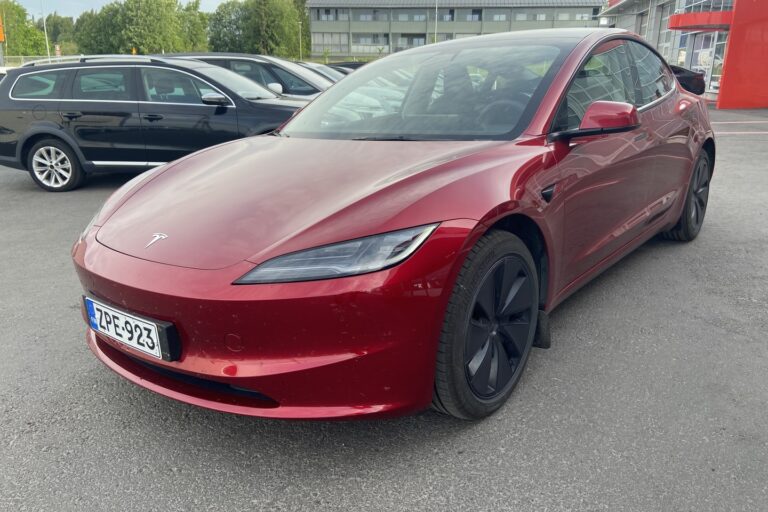 Tesla - Model 3 - Standard Range Plus || 1-Om Suomi-auto | 2x Renkaat ja Vanteet || - Sedan