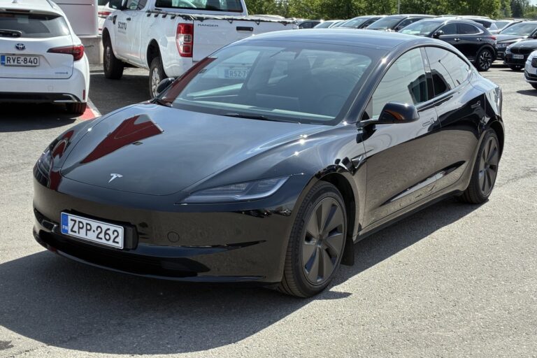 Tesla - Model 3 - Highland Long Range AWD / 2x vanteet / Premium Audio / Autopilot HW4 / Lasikatto / - Sedan