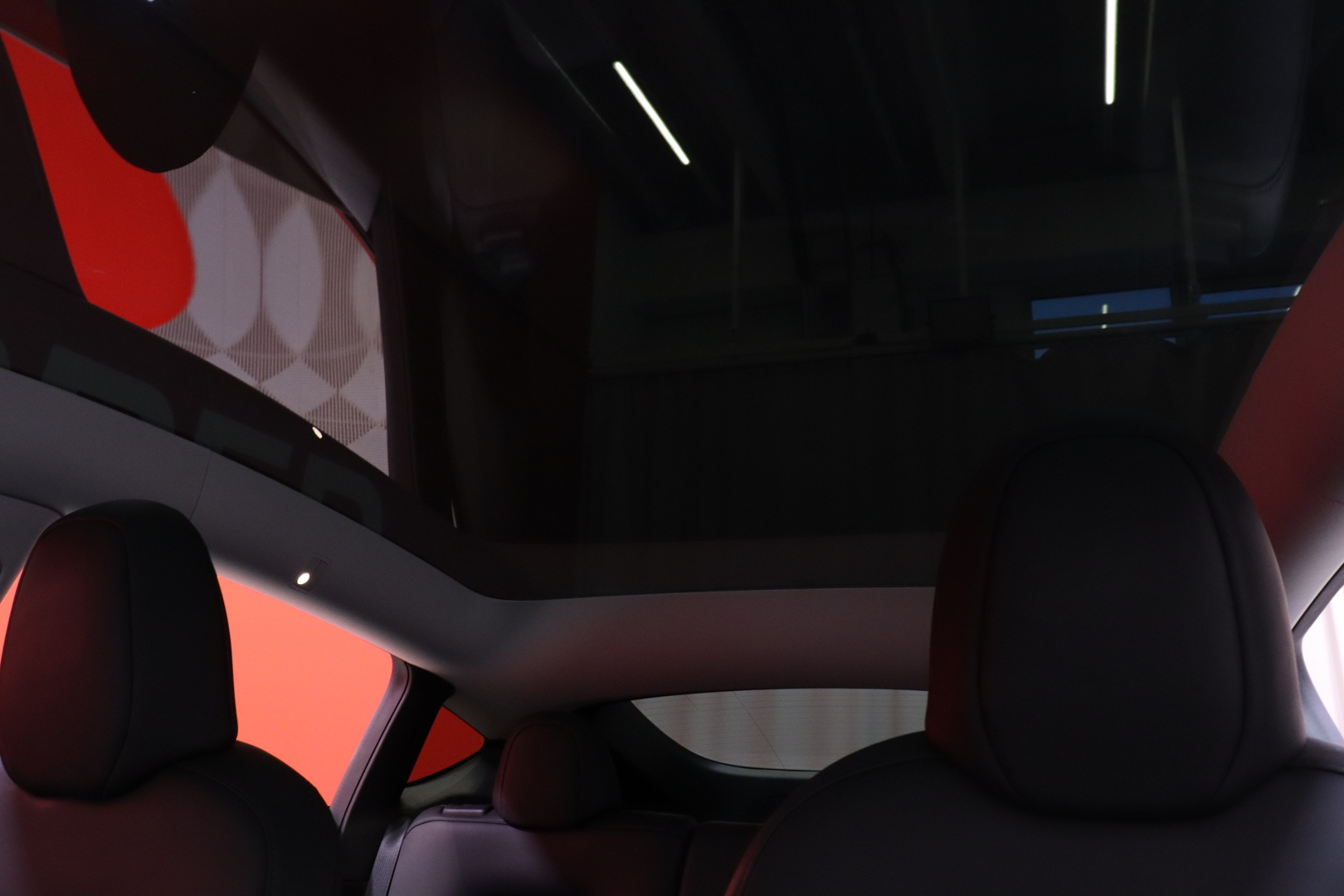 Tesla - Model Y - Performance Dual Motor AWD // Lasikatto / Autopilot / Premium audio / Nahkasisusta / Kamera / AMD Ryzen // - Tila-auto