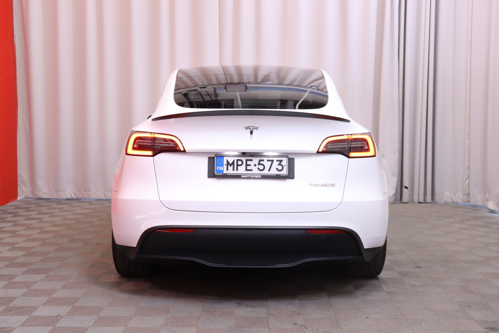 Tesla - Model Y - Performance Dual Motor AWD // Lasikatto / Autopilot / Premium audio / Nahkasisusta / Kamera / AMD Ryzen // - Tila-auto