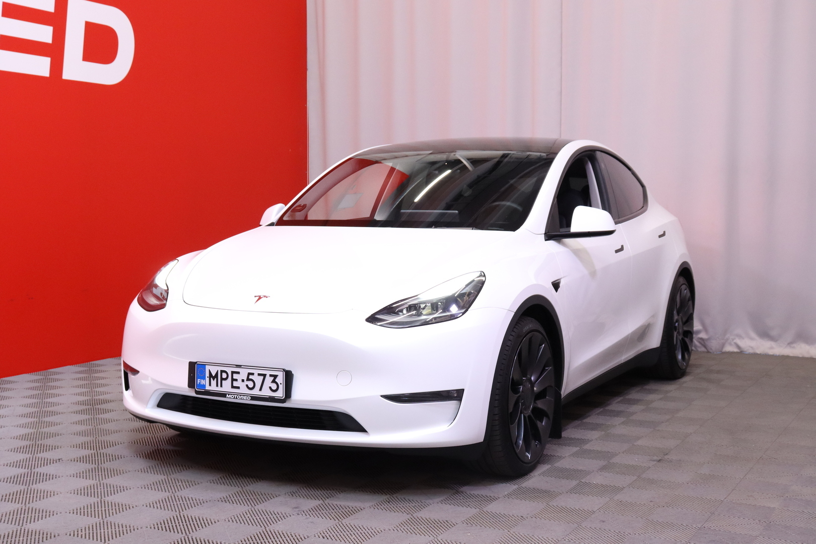 Tesla - Model Y - Performance Dual Motor AWD // Lasikatto / Autopilot / Premium audio / Nahkasisusta / Kamera / AMD Ryzen // - Tila-auto