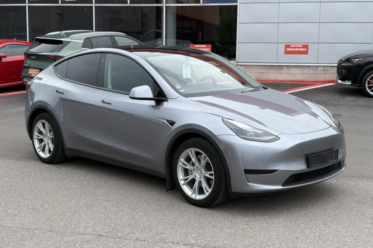 Tesla - Model Y - RWD - Maastoauto