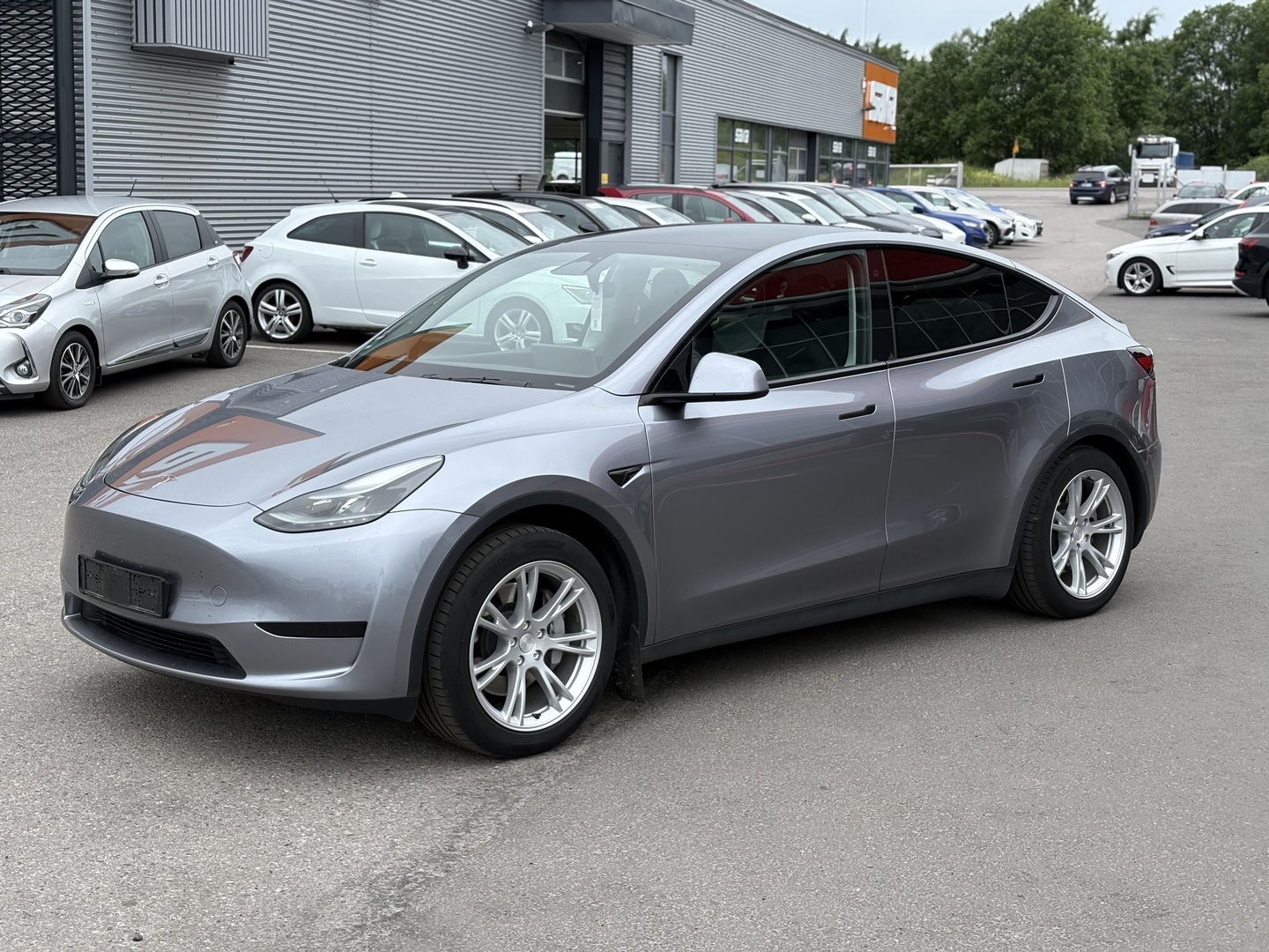Tesla - Model Y - RWD - Maastoauto