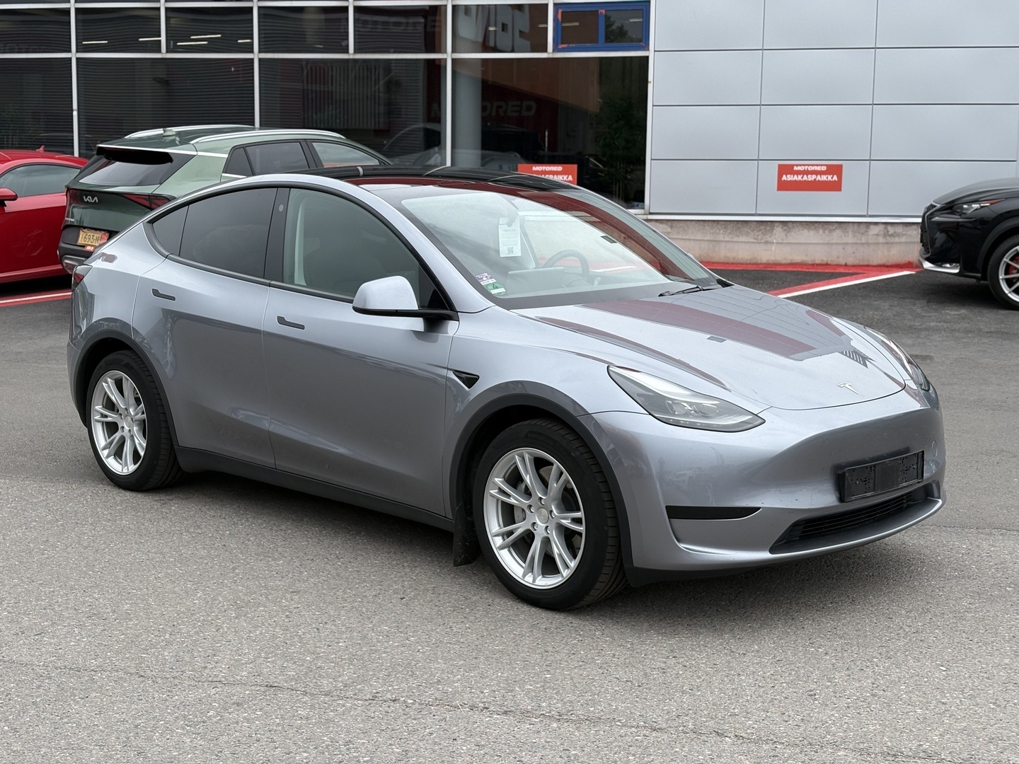 Tesla - Model Y - RWD - Maastoauto