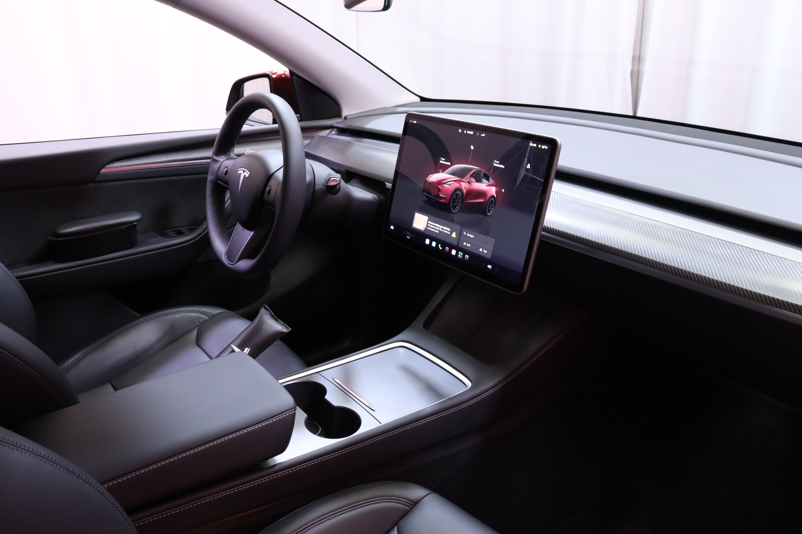 Tesla - Model Y - Performance // Midnight Cherry Red / Autopilot / Nahkasisusta / AMD Ryzen / Lasikatto / Premium Audio / Ilmalämpöpumppu - Maastoauto