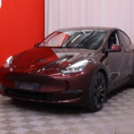 Tesla - Model Y - Performance // Midnight Cherry Red / Autopilot / Nahkasisusta / AMD Ryzen / Lasikatto / Premium Audio / Ilmalämpöpumppu - Maastoauto