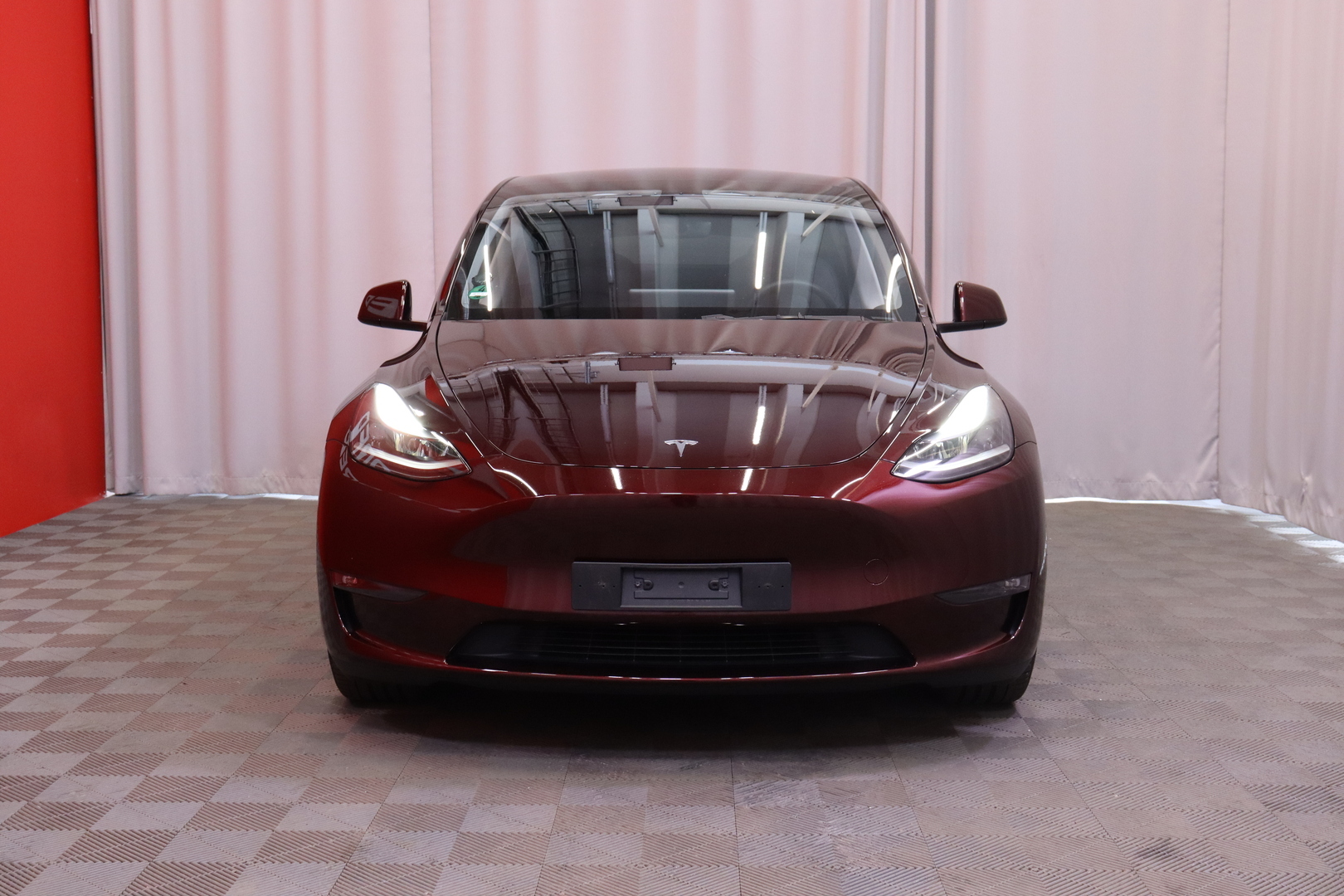 Tesla - Model Y - Performance // Midnight Cherry Red / Autopilot / Nahkasisusta / AMD Ryzen / Lasikatto / Premium Audio / Ilmalämpöpumppu - Maastoauto