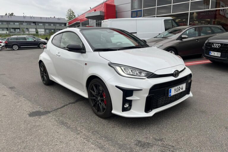 Toyota - GR Yaris - 1,6 Turbo 4WD // Suomi-auto / Martelius catback / RacingPack / Adapt.vakkari / CarPlay / Kamera // - Viistoperä