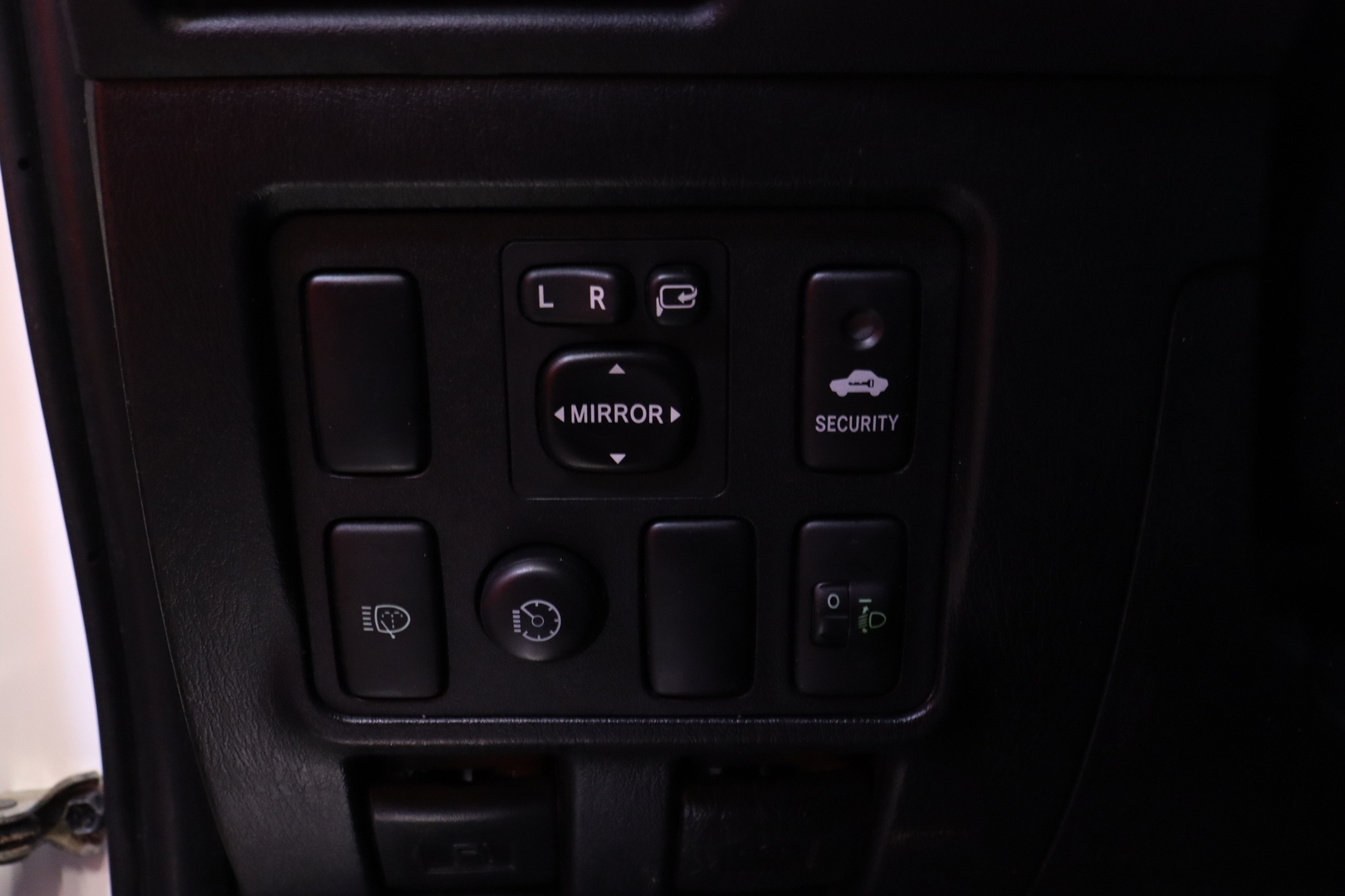 Toyota - Hilux - Double Cab 3,0 D-4D 4WD 171 SR aut. // Mountain Top / Navi / Bluetooth / Peruutuskamera / Sport-istuimet edessä // - Avolava