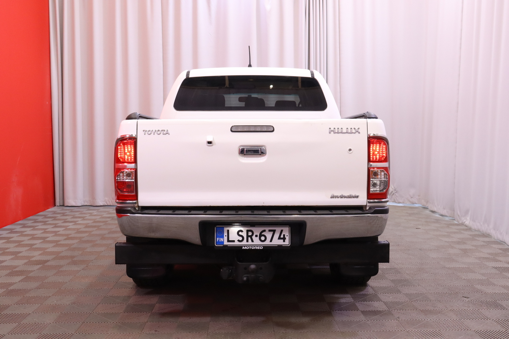 Toyota - Hilux - Double Cab 3,0 D-4D 4WD 171 SR aut. // Mountain Top / Navi / Bluetooth / Peruutuskamera / Sport-istuimet edessä // - Avolava