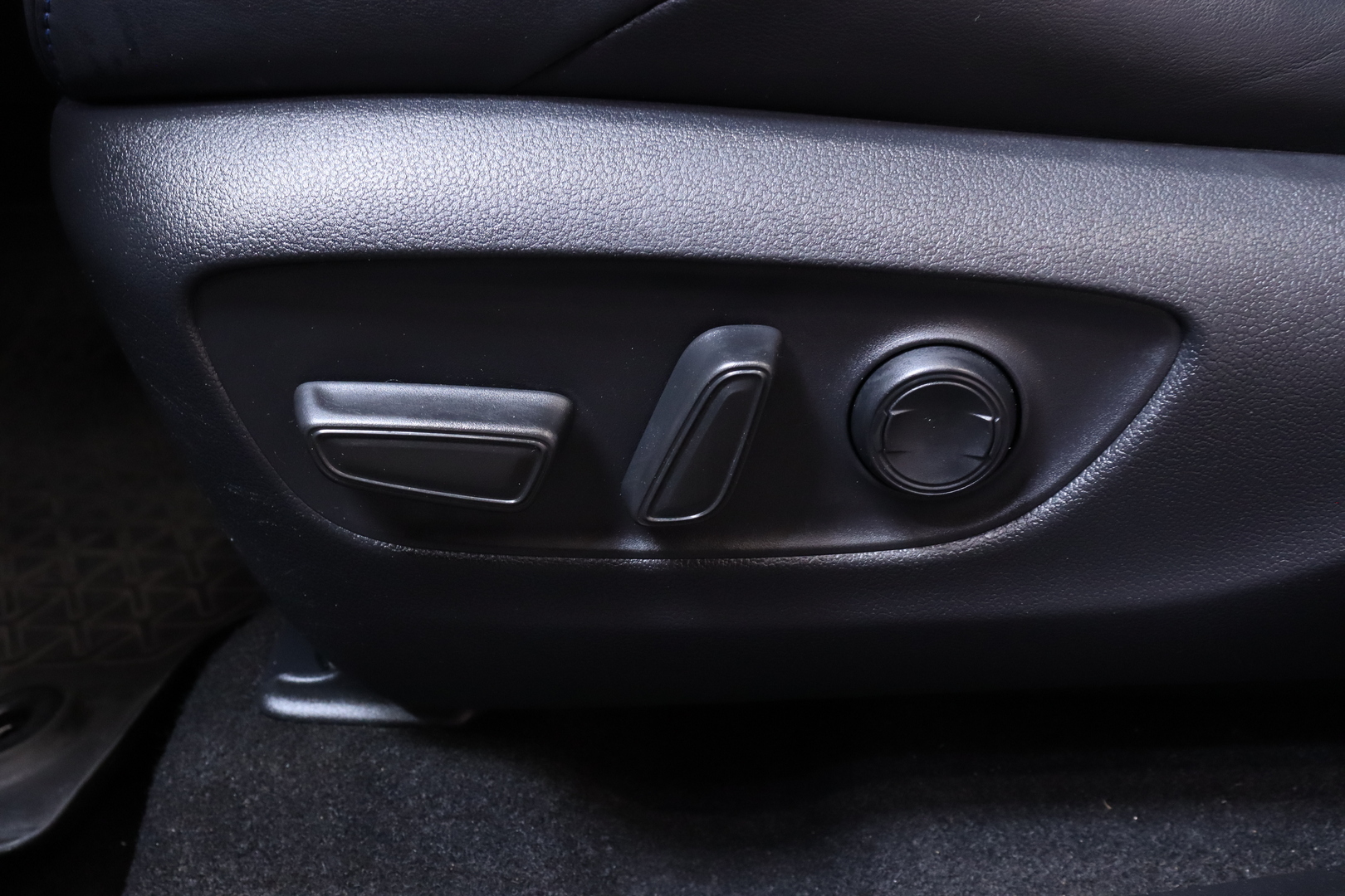 Toyota - RAV4 - 2,5 Hybrid AWD-i Style // 1 Om.Suomi-auto / Neliveto / JBL / Navi / Kamera / Vetokoukku / Bluetooth / LED // - Maastoauto