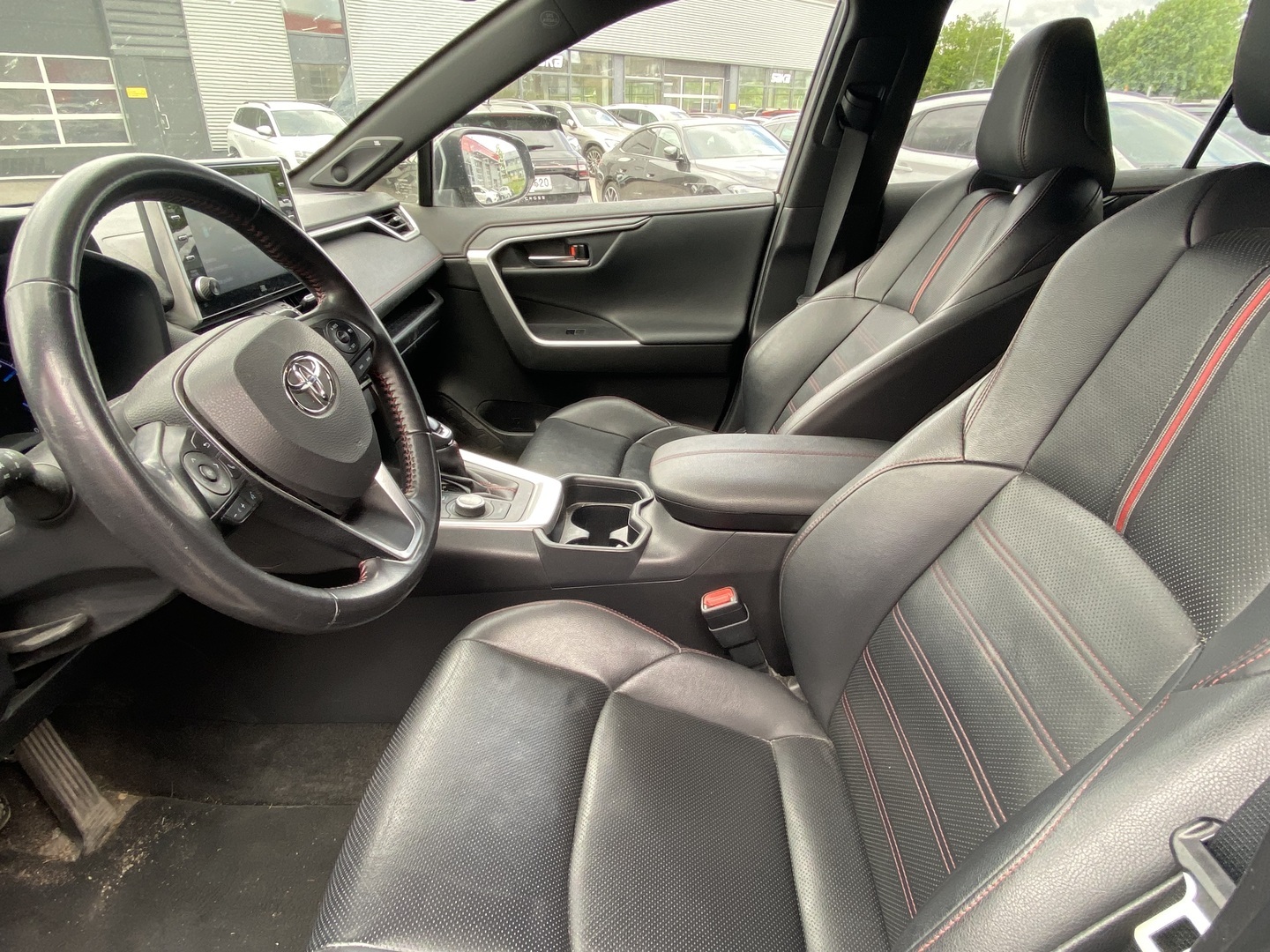 Toyota - RAV4 Plug-in - Hybrid 2,5 AWD-i Premium / HUIPPUVARUSTEET! / HUD / Koukku / Panorama / JBL Hifit / 360 // - Maastoauto