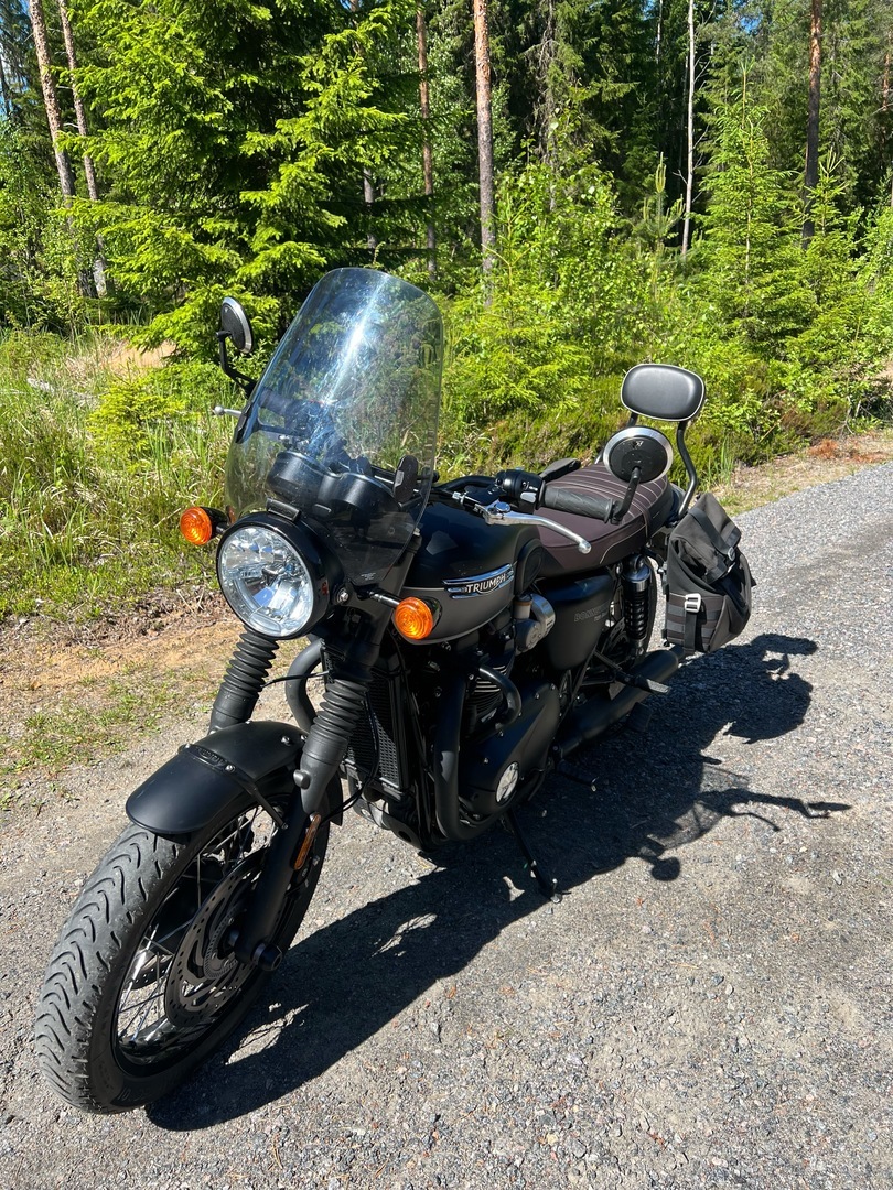 Triumph - Bonneville - T120 Black // Tulossa myyntiin! / Huoltokirja / Uudet renkaat / Laukut / Tuulilasi // - Moottoripyörä