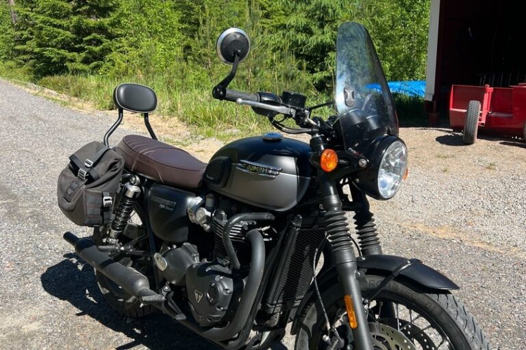 Triumph - Bonneville - T120 Black // Tulossa myyntiin! / Huoltokirja / Uudet renkaat / Laukut / Tuulilasi // - Moottoripyörä