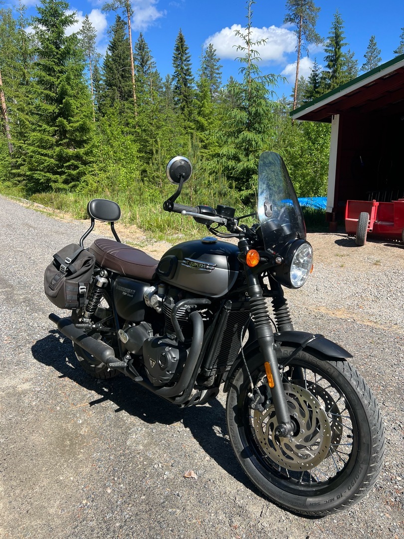 Triumph - Bonneville - T120 Black // Tulossa myyntiin! / Huoltokirja / Uudet renkaat / Laukut / Tuulilasi // - Moottoripyörä
