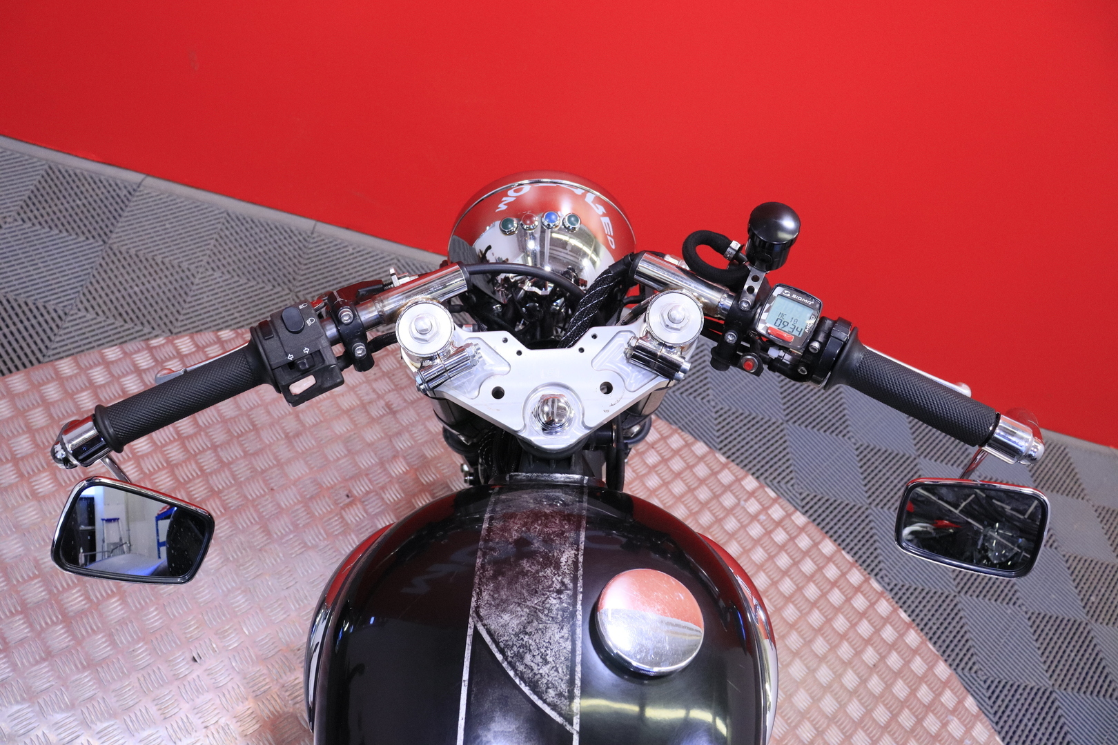 Triumph - Thruxton - Myydään huutokaupat.com! - Moottoripyörä