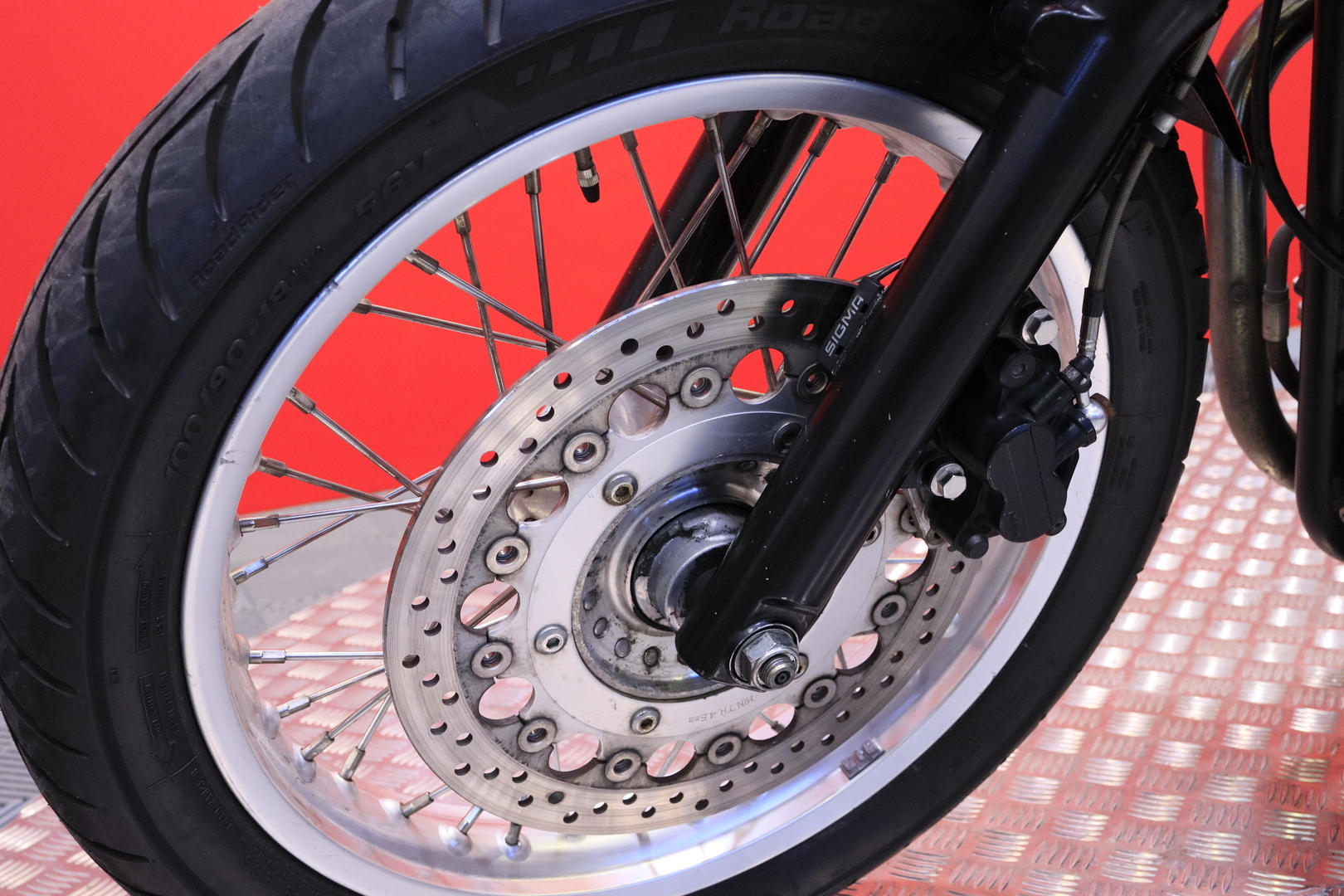 Triumph - Thruxton - Myydään huutokaupat.com! - Moottoripyörä