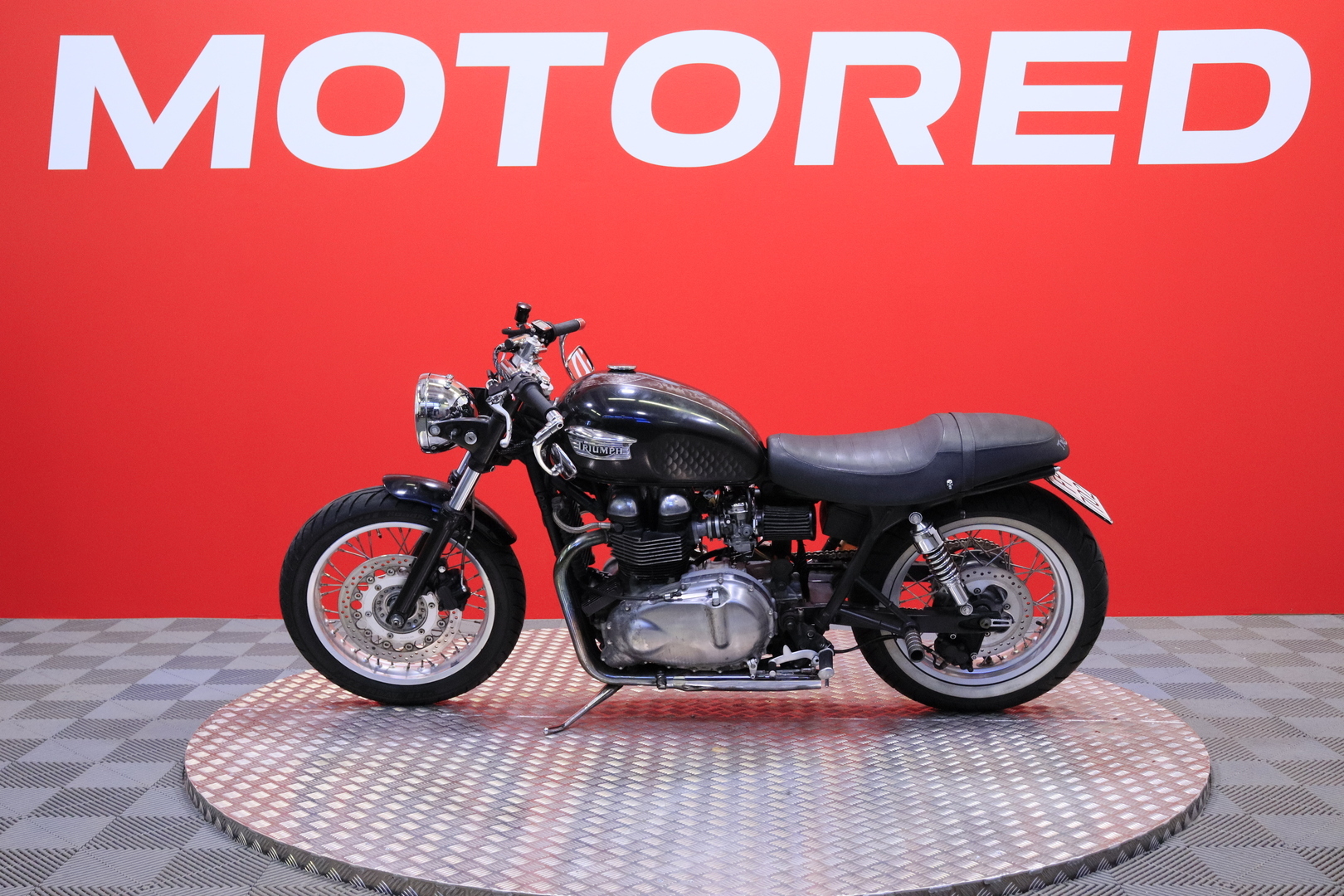 Triumph - Thruxton - Myydään huutokaupat.com! - Moottoripyörä