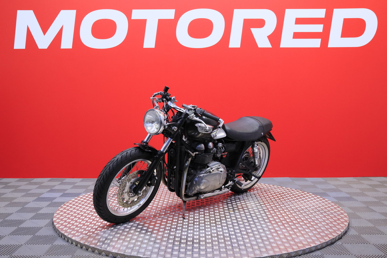 Triumph - Thruxton - Myydään huutokaupat.com! - Moottoripyörä