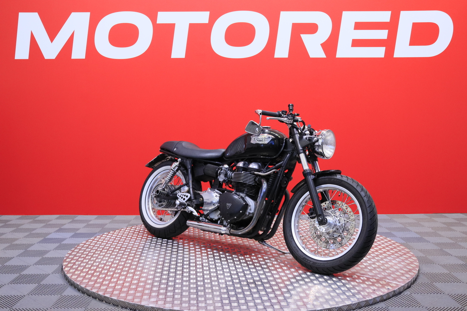 Triumph - Thruxton - Myydään huutokaupat.com! - Moottoripyörä