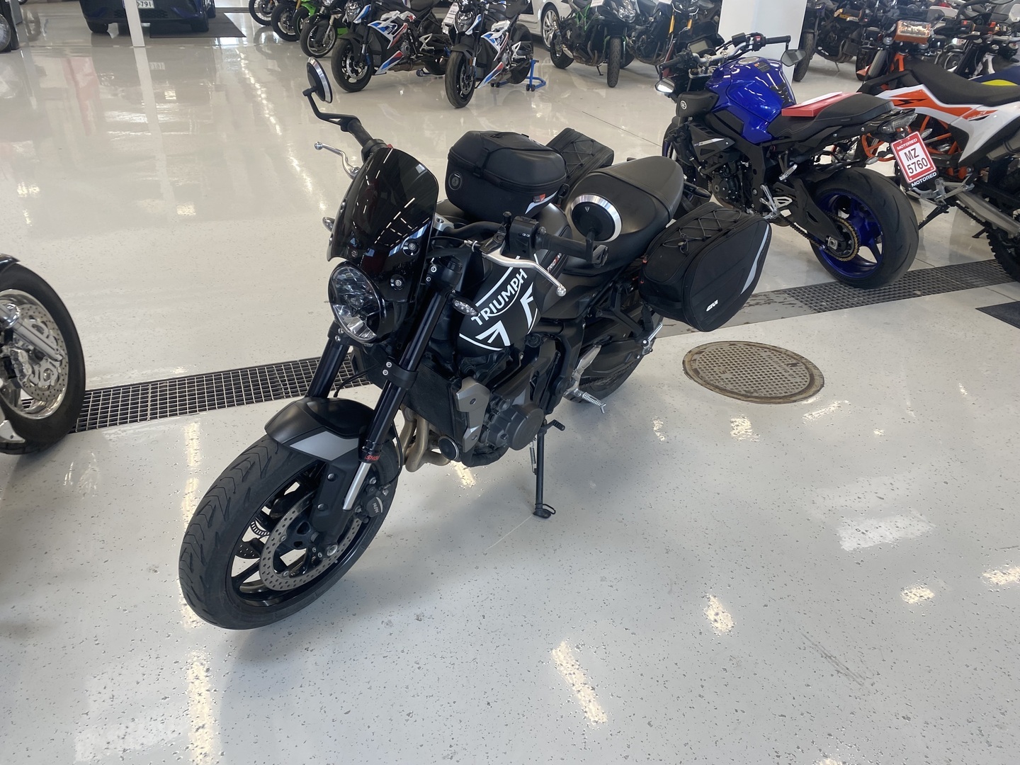 Triumph - Trident - // Juuri saapunut! / Huollettu / ABS / Suomi-pyörä / Laukut // - Moottoripyörä