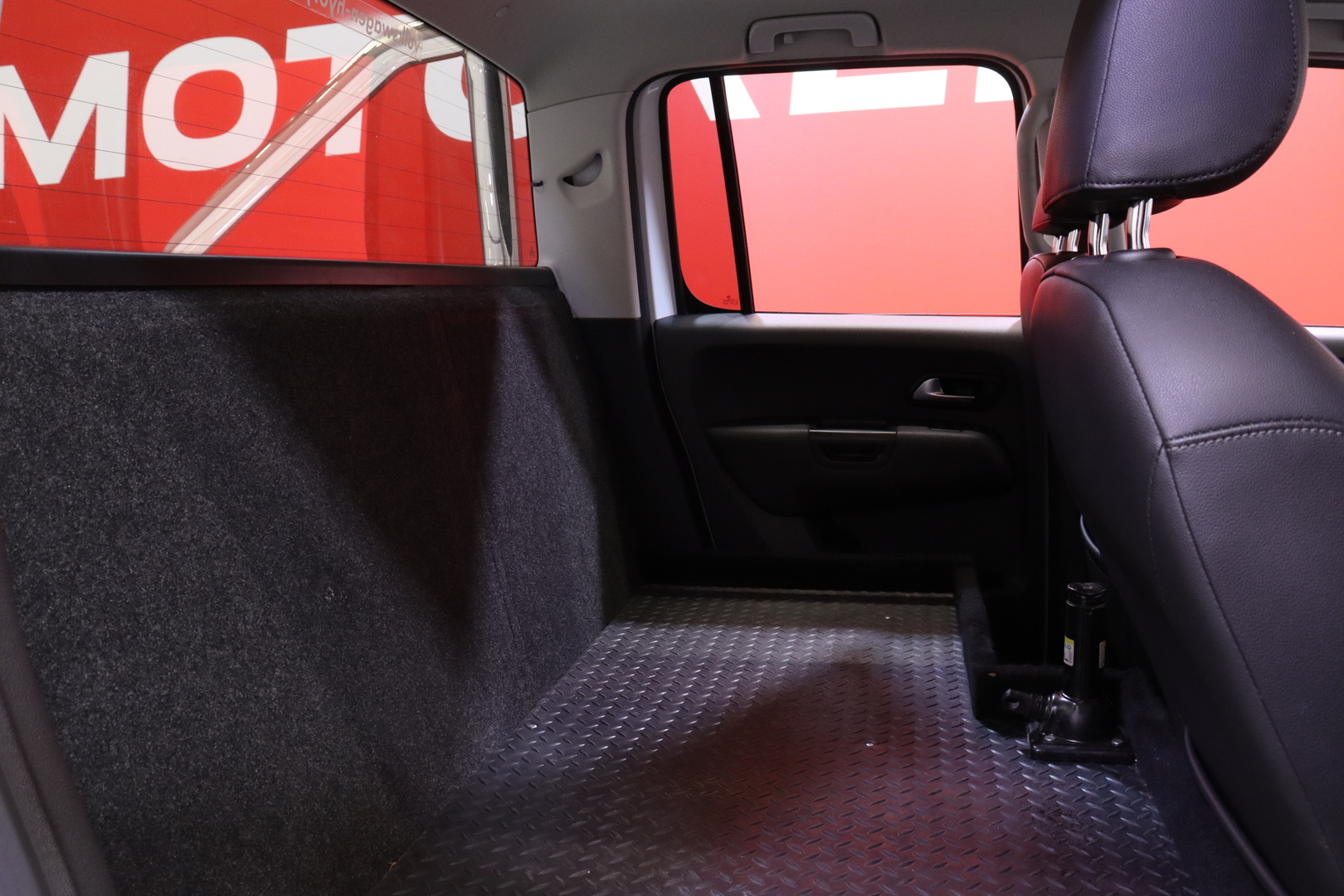 Volkswagen - Amarok - DC Highline 3,0 TDI 150kW 4MOTION 3080kg // Vakkari / Webasto / Peruutuskamera / MirrorLink / Xenon / Vetokoukku// - Avolava