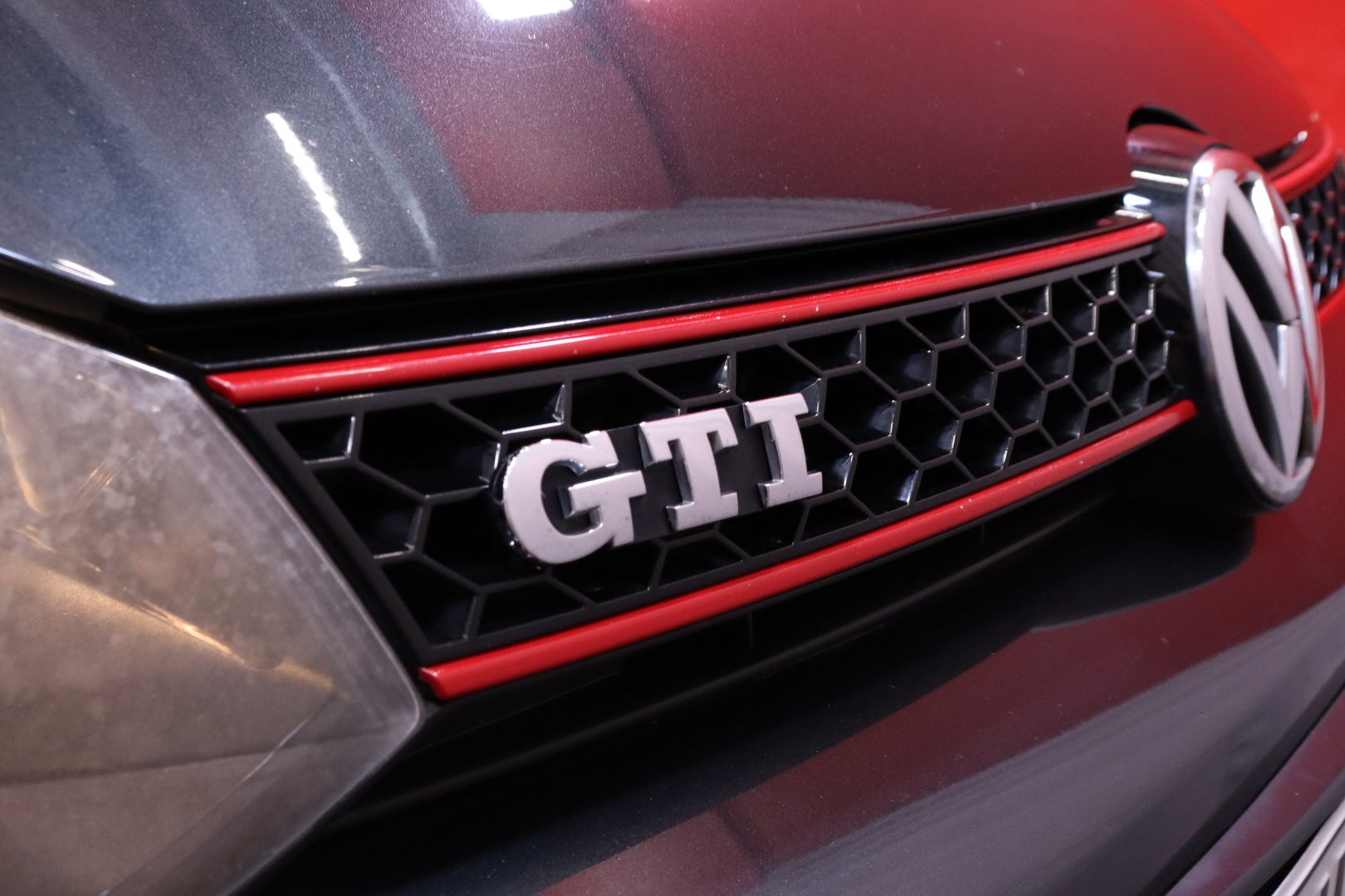 Volkswagen - GOLF - GTI 2,0 155 kW (210hv) // Top-Sport varustelu / Sport-alusta / Sporttipenkit / P. tutkat / Ilmastointi / Sporttiratti // - Viistoperä