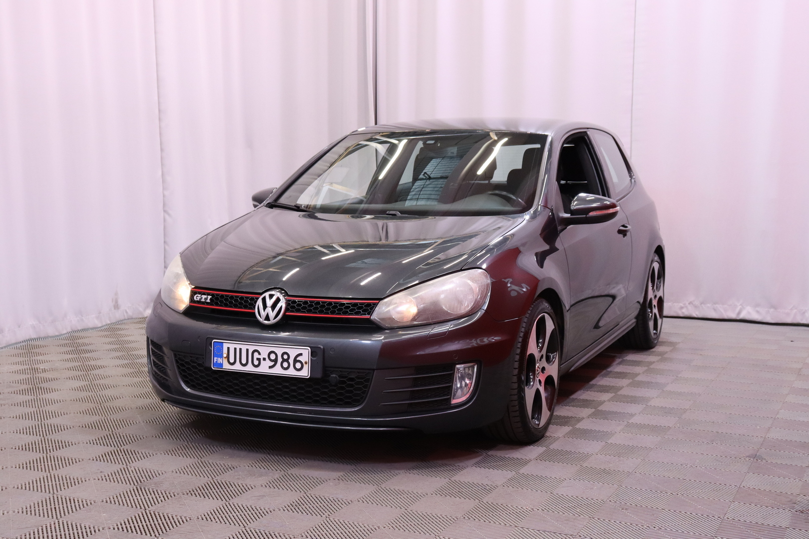 Volkswagen - GOLF - GTI 2,0 155 kW (210hv) // Top-Sport varustelu / Sport-alusta / Sporttipenkit / P. tutkat / Ilmastointi / Sporttiratti // - Viistoperä