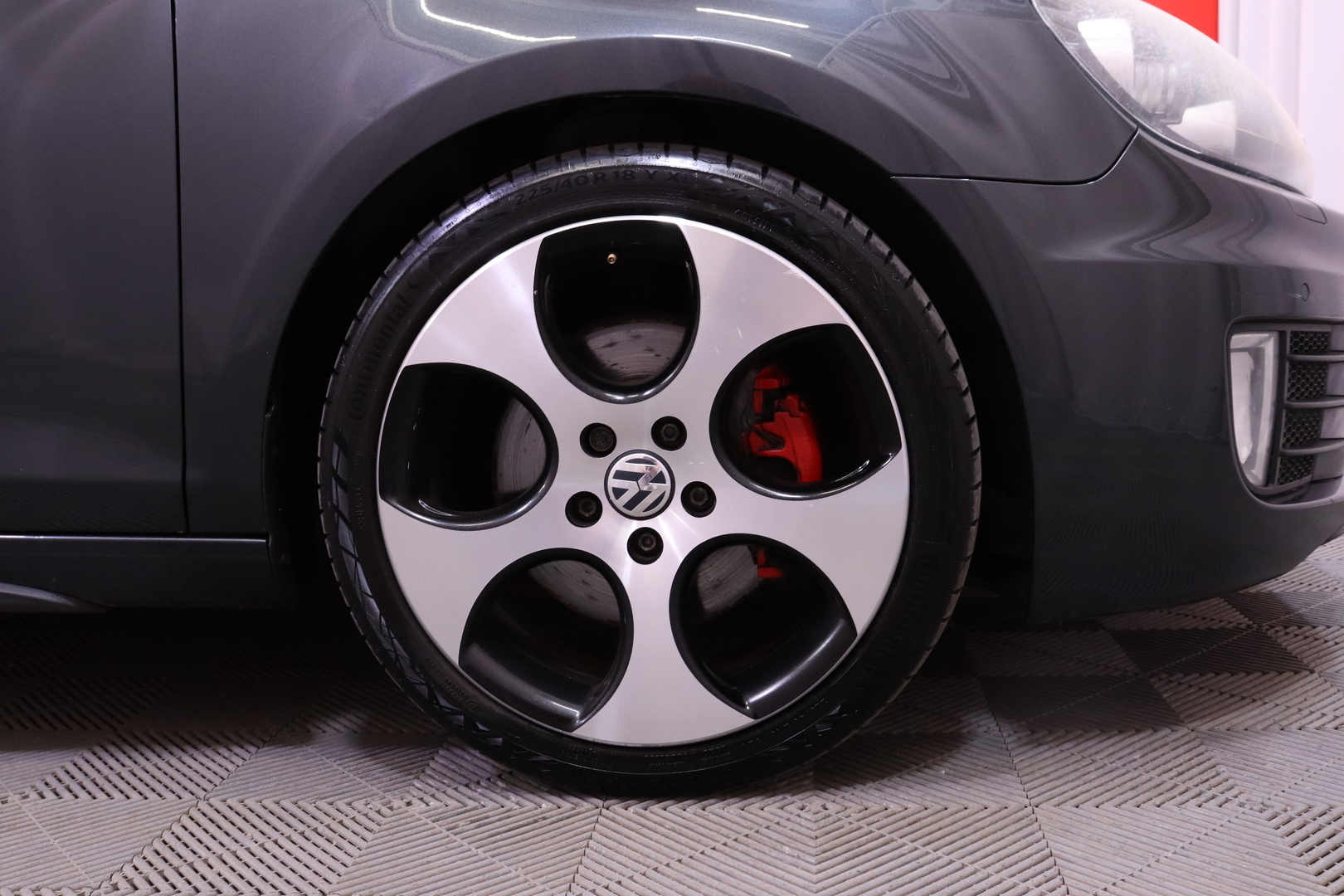 Volkswagen - GOLF - GTI 2,0 155 kW (210hv) // Top-Sport varustelu / Sport-alusta / Sporttipenkit / P. tutkat / Ilmastointi / Sporttiratti // - Viistoperä