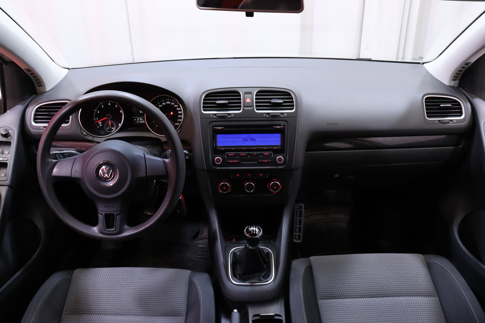 Volkswagen - Golf - 1,4 TSI 90 kW / MYYDÄÄN HUUTOKAUPAT.COM /  4-ovinen // Vakkari / Xenon / Radio / 2x vanteet ja renkaat // - Viistoperä
