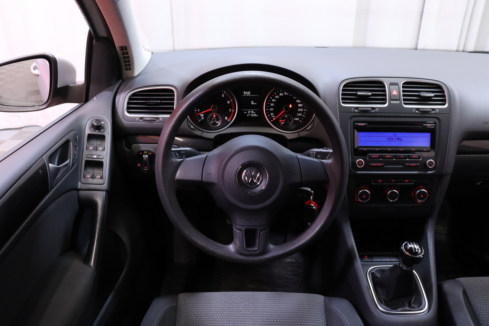 Volkswagen - Golf - 1,4 TSI 90 kW / MYYDÄÄN HUUTOKAUPAT.COM /  4-ovinen // Vakkari / Xenon / Radio / 2x vanteet ja renkaat // - Viistoperä