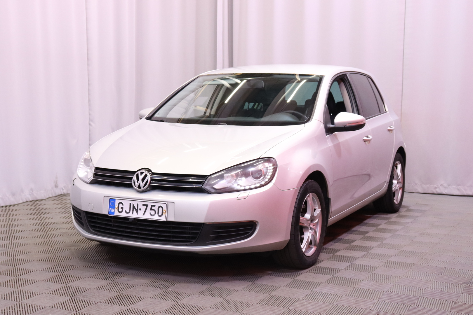 Volkswagen - Golf - 1,4 TSI 90 kW / MYYDÄÄN HUUTOKAUPAT.COM /  4-ovinen // Vakkari / Xenon / Radio / 2x vanteet ja renkaat // - Viistoperä