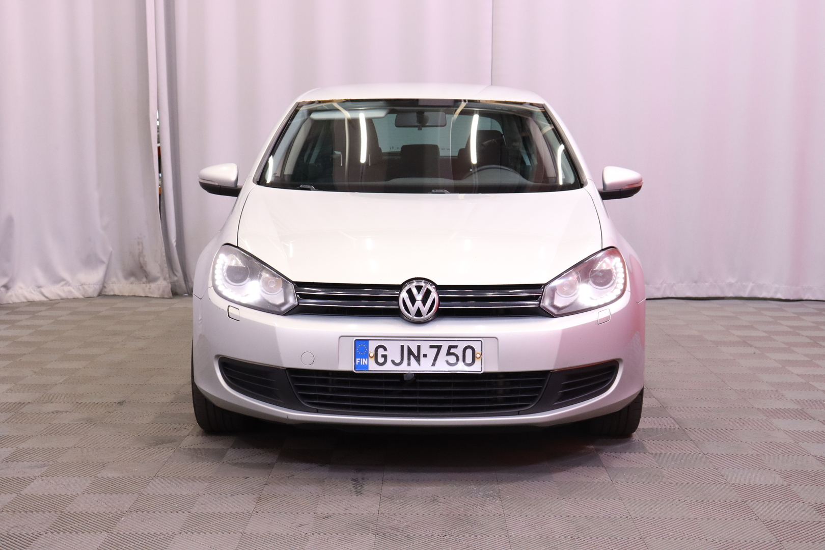 Volkswagen - Golf - 1,4 TSI 90 kW / MYYDÄÄN HUUTOKAUPAT.COM /  4-ovinen // Vakkari / Xenon / Radio / 2x vanteet ja renkaat // - Viistoperä
