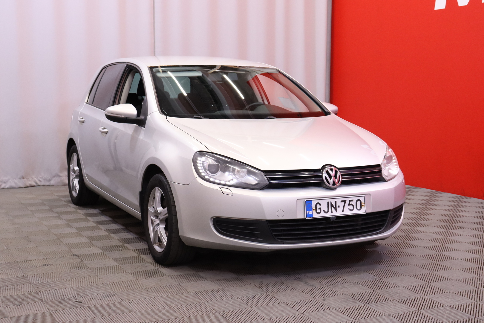 Volkswagen - Golf - 1,4 TSI 90 kW / MYYDÄÄN HUUTOKAUPAT.COM /  4-ovinen // Vakkari / Xenon / Radio / 2x vanteet ja renkaat // - Viistoperä
