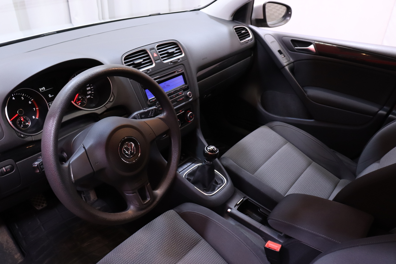 Volkswagen - Golf - 1,4 TSI 90 kW / MYYDÄÄN HUUTOKAUPAT.COM /  4-ovinen // Vakkari / Xenon / Radio / 2x vanteet ja renkaat // - Viistoperä