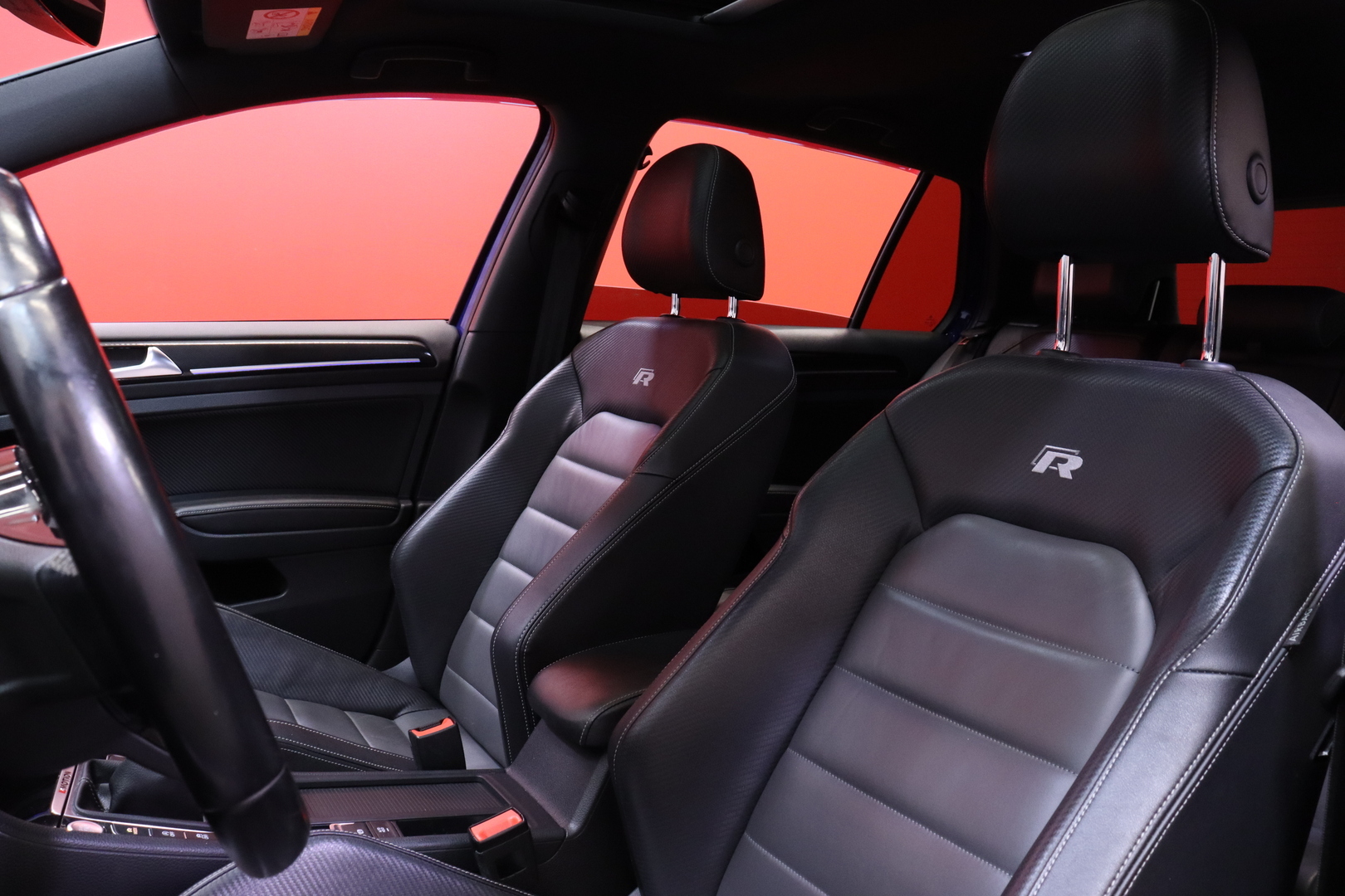 Volkswagen - Golf - R 2.0TSI 4Motion // DCC-alusta / Dynaudio / Kattoluukku / AppConnect / Keyless / P-Kamera / Tutkat / BLIS / Navi // - Viistoperä