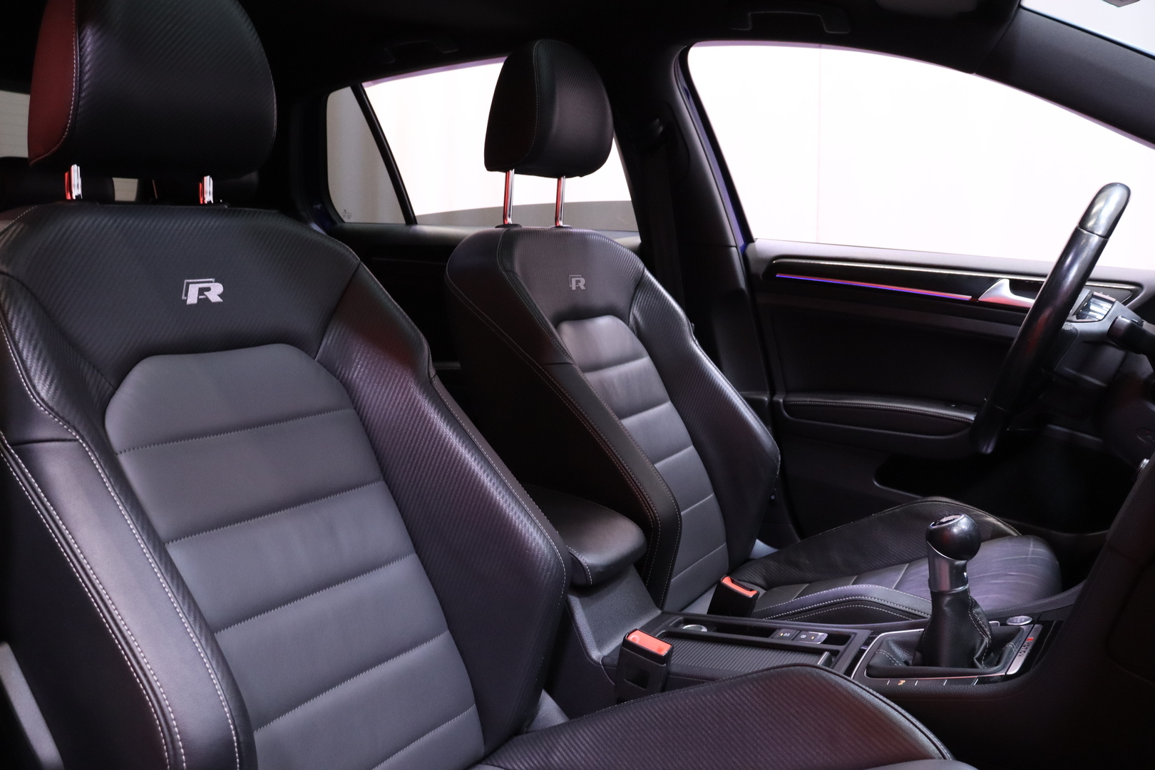 Volkswagen - Golf - R 2.0TSI 4Motion // DCC-alusta / Dynaudio / Kattoluukku / AppConnect / Keyless / P-Kamera / Tutkat / BLIS / Navi // - Viistoperä