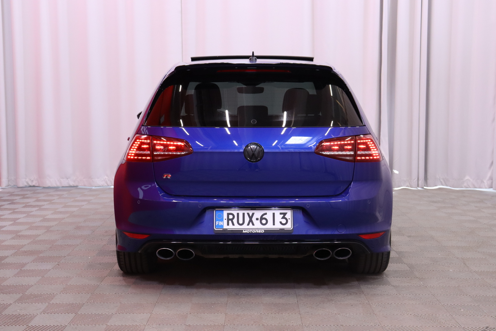 Volkswagen - Golf - R 2.0TSI 4Motion // DCC-alusta / Dynaudio / Kattoluukku / AppConnect / Keyless / P-Kamera / Tutkat / BLIS / Navi // - Viistoperä