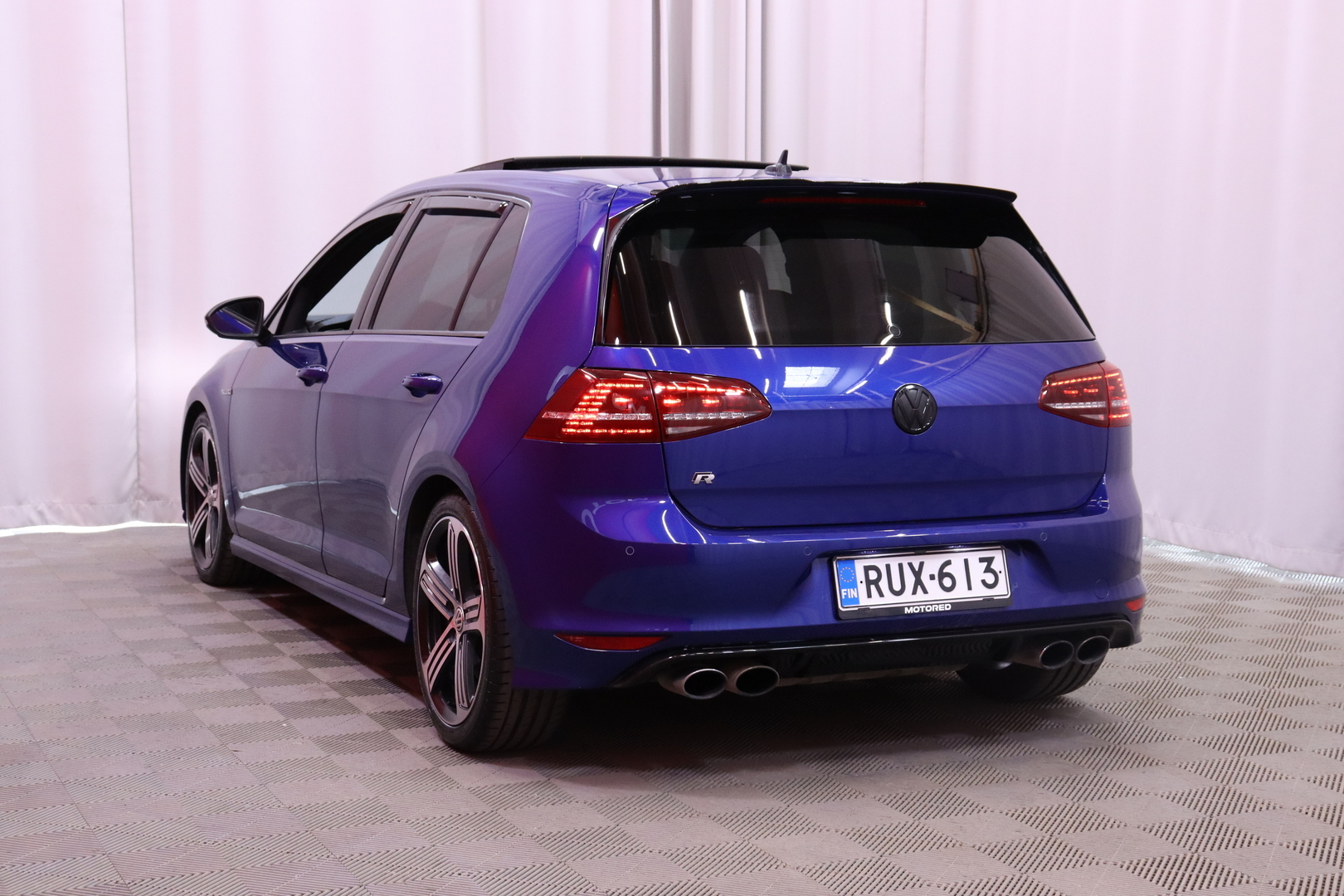 Volkswagen - Golf - R 2.0TSI 4Motion // DCC-alusta / Dynaudio / Kattoluukku / AppConnect / Keyless / P-Kamera / Tutkat / BLIS / Navi // - Viistoperä