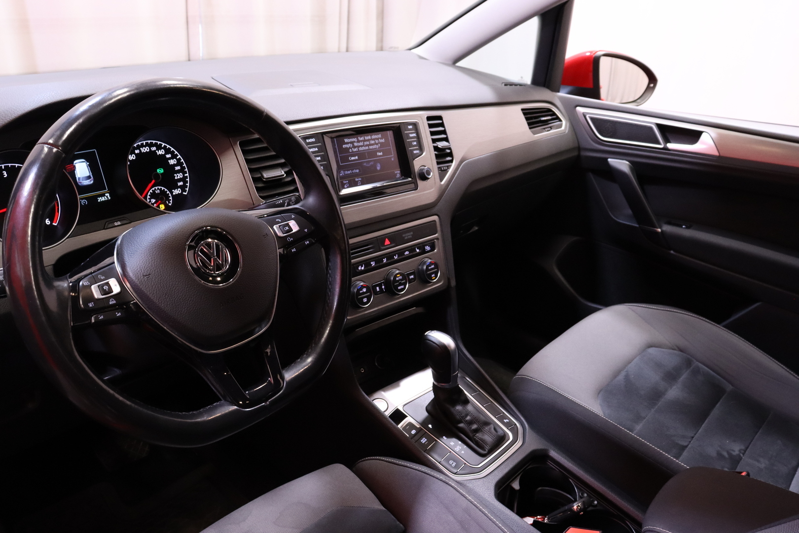 Volkswagen - Golf Sportsvan - Comfortline 1,6 TDI 81 kW (110 hv) BlueMotion Technology DSG-automaatti // Webasto / Vetokoukku / Navi / Xenon // - Tila-auto