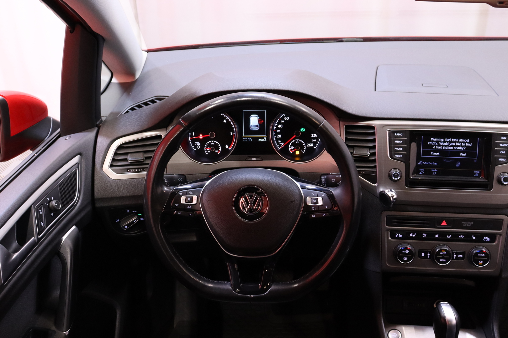 Volkswagen - Golf Sportsvan - Comfortline 1,6 TDI 81 kW (110 hv) BlueMotion Technology DSG-automaatti // Webasto / Vetokoukku / Navi / Xenon // - Tila-auto
