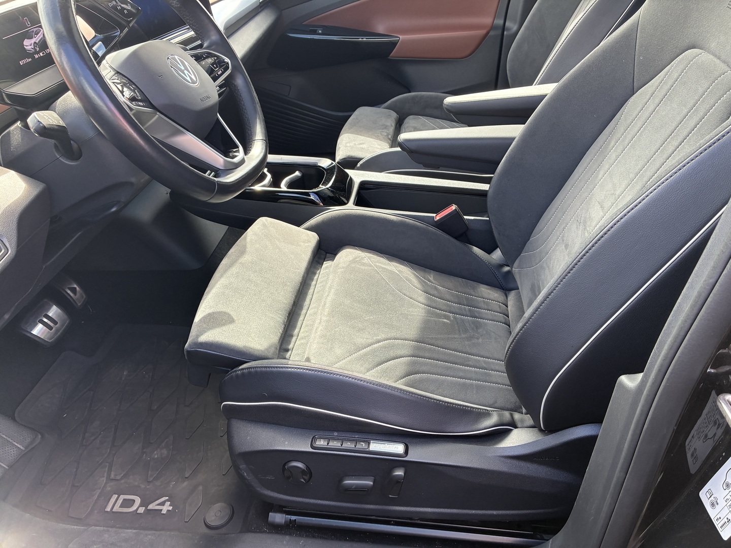 Volkswagen - ID.4 - Pro Performance Max 150 kW, akku 77 kWh // TopSport / Panorama / 360 / Läm. tuulilasi // - Maastoauto