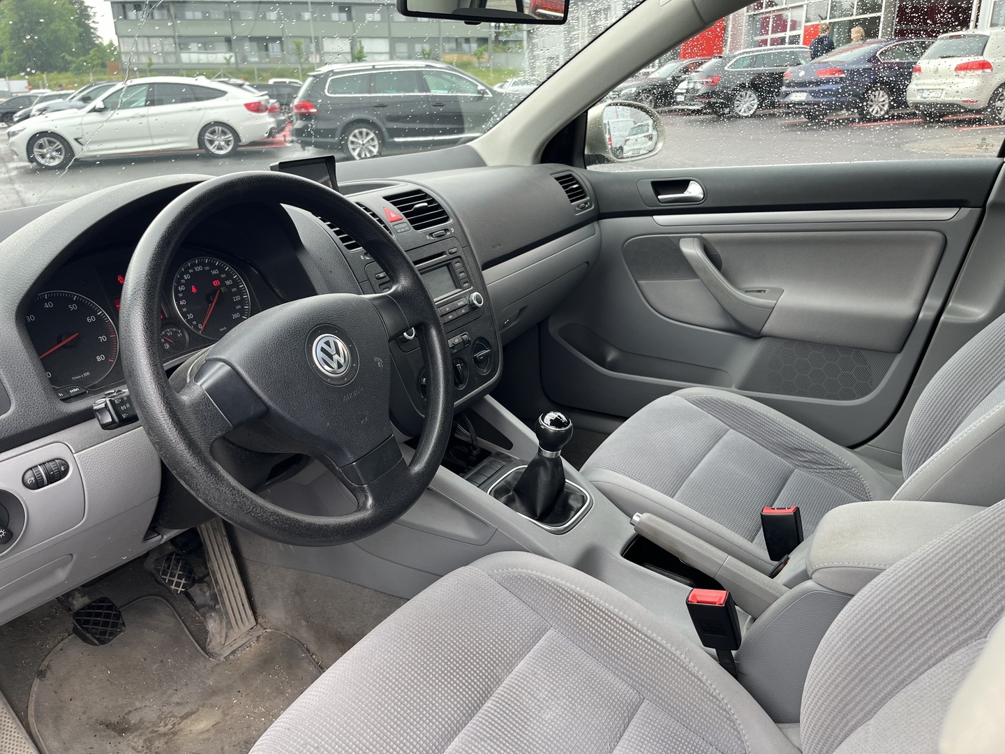 Volkswagen - Jetta - 1,6 75 kW Comfortline - Sedan