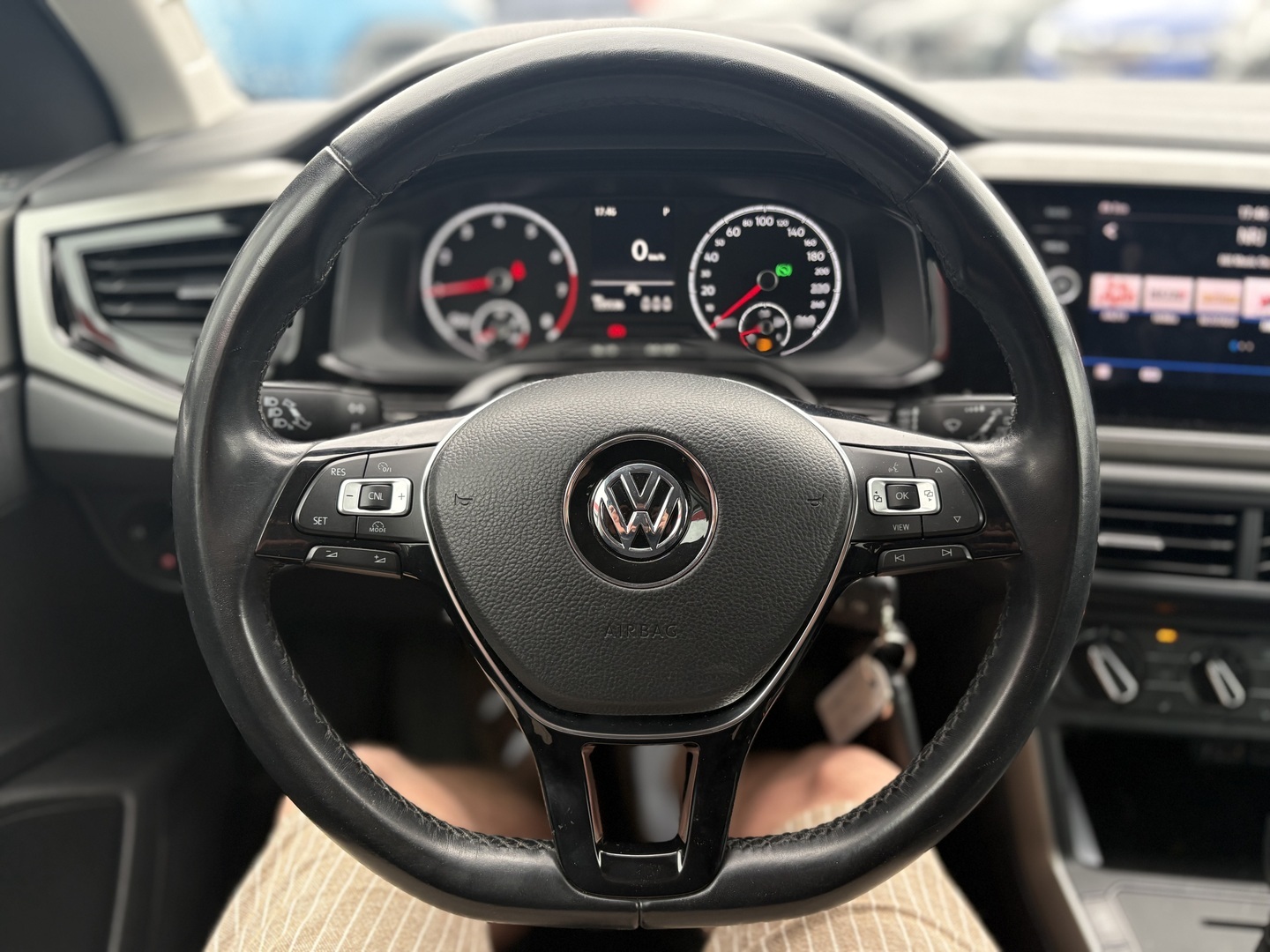 Volkswagen - Polo - Comfortline 1,0 TSI 70 kW (95 hv) DSG-automaatti // Webasto / Kamera / Front Assist / Vakkari // - Viistoperä