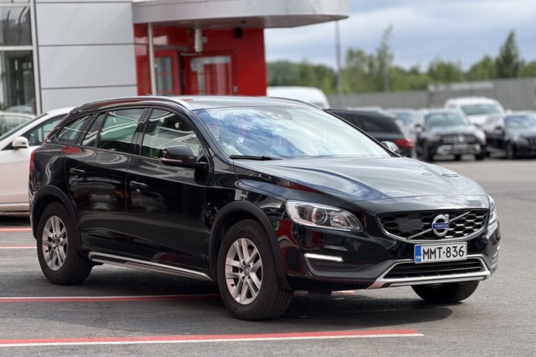 Volvo - V60 Cross Country - D4 AWD Momentum aut - Farmari