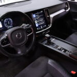 Volvo - V60 Cross Country - D4 AWD Business aut // ACC / Pilot Assist / VOC / Webasto / Keyless / Koukku / AppleCarPlay // - Farmari
